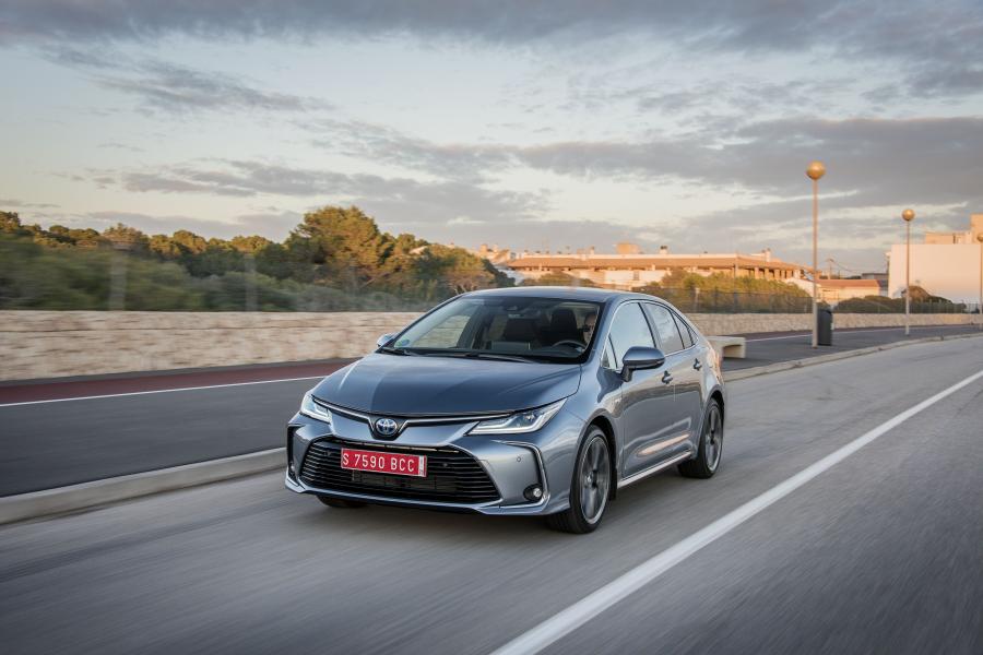  Toyota Corolla Hybrid Sedan 2019 года  (WW) (фото 24 из 25)